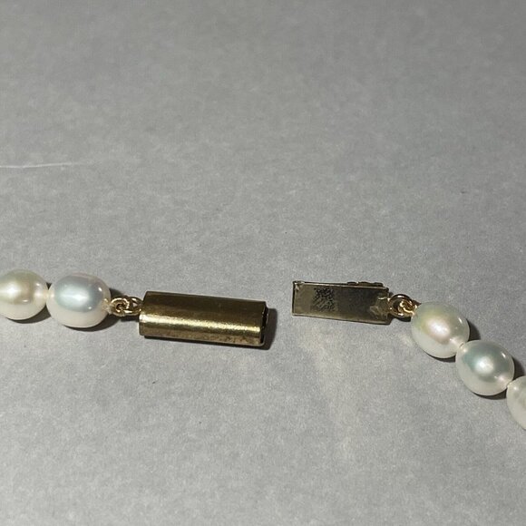 Pearl Necklace with Pearl Pendant Gold Toned - Picture 3 of 9